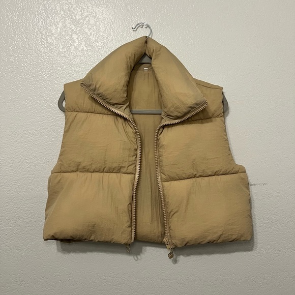 FindThy Cropped Puffer Vest in Beige - Picture 3 of 12